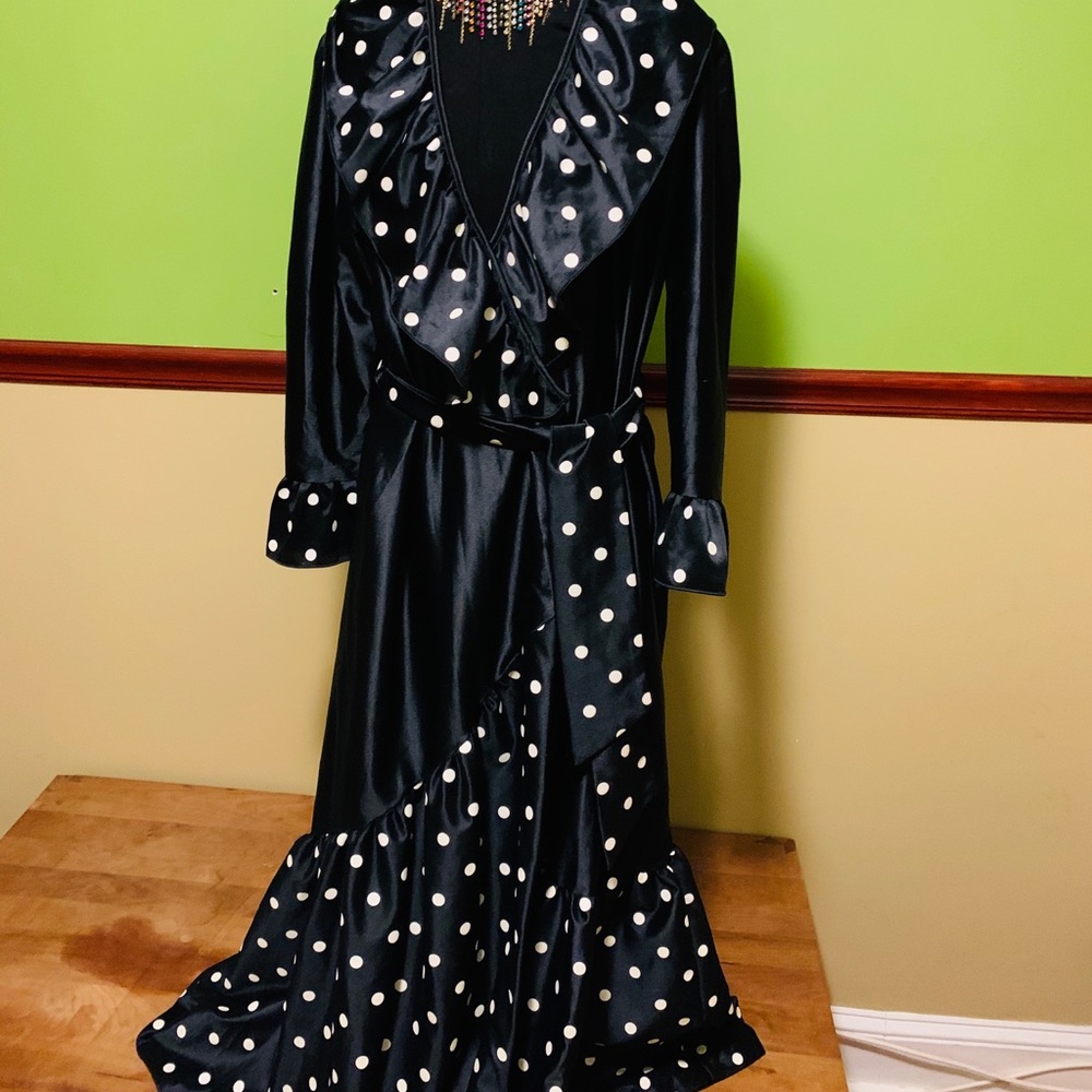 Joan Collins black Rope ruffle white dots